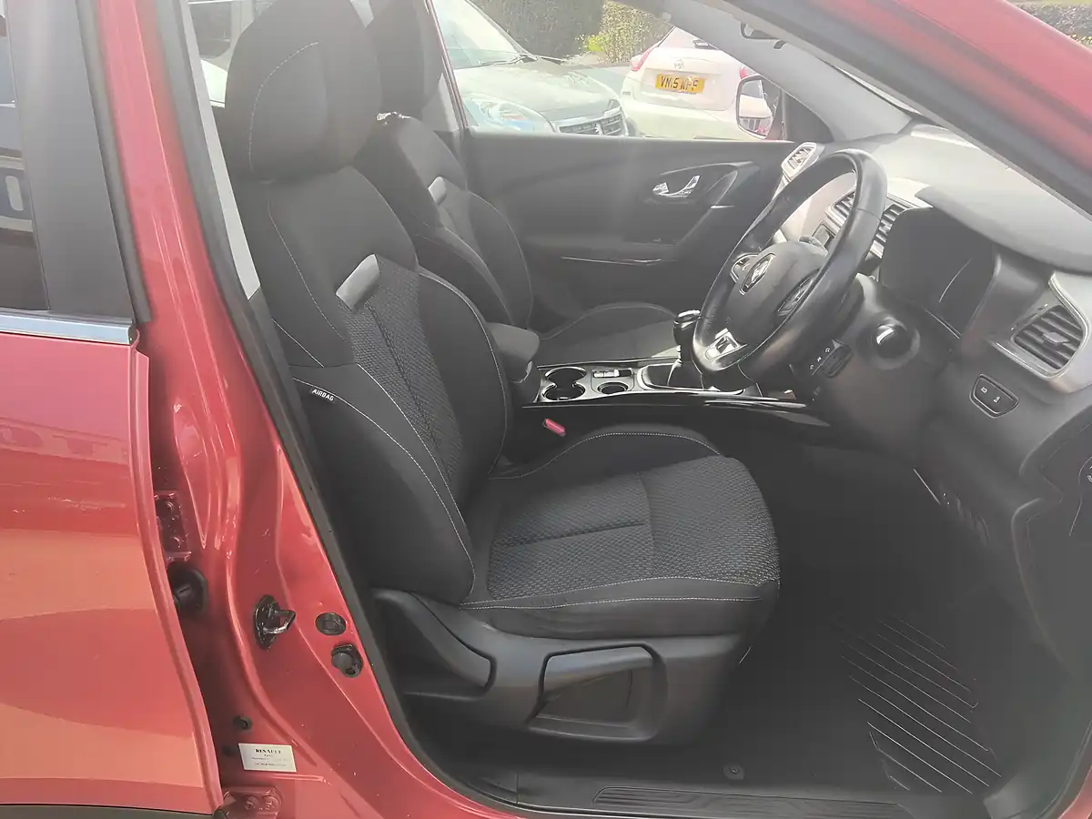 Used 2017 Renault Kadjar Dynamique Nav Red - Interior and Exterior details 14