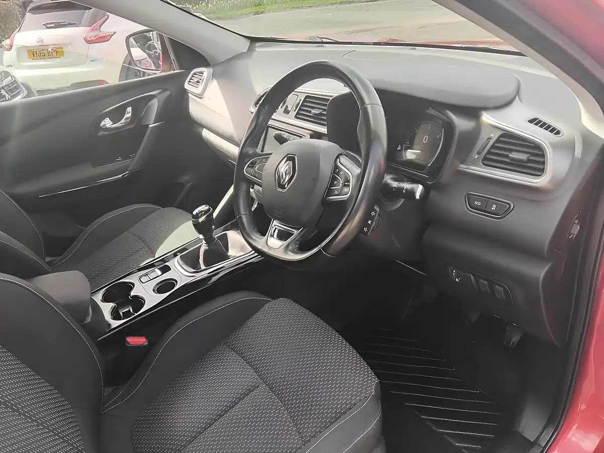 Used 2017 Renault Kadjar Dynamique Nav Red - Interior and Exterior details 16