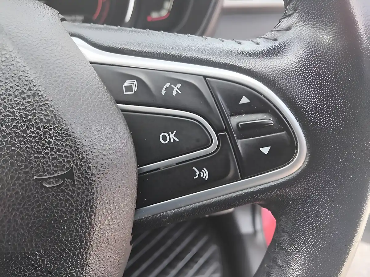Used 2017 Renault Kadjar Dynamique Nav Red - Interior and Exterior details 19