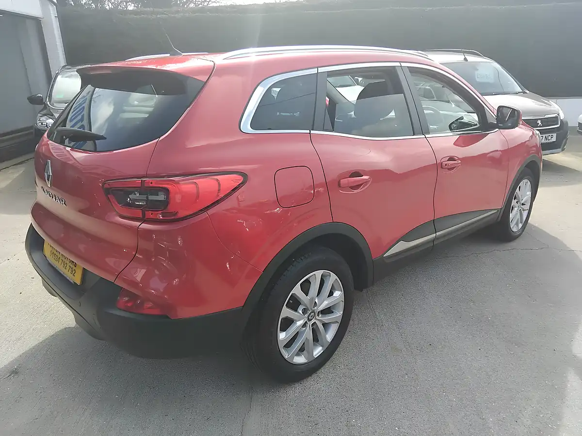 Used 2017 Renault Kadjar Dynamique Nav Red - Interior and Exterior details 8