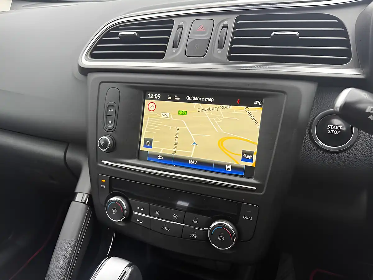 Used 2017 Renault Kadjar Dynamique Nav Red - Interior and Exterior details 10