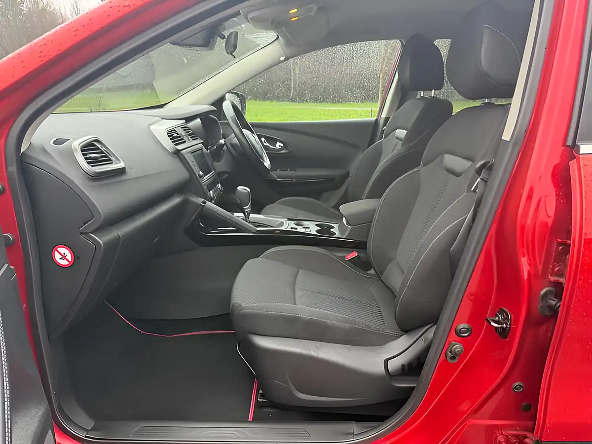 Used 2017 Renault Kadjar Dynamique Nav Red - Interior and Exterior details 6