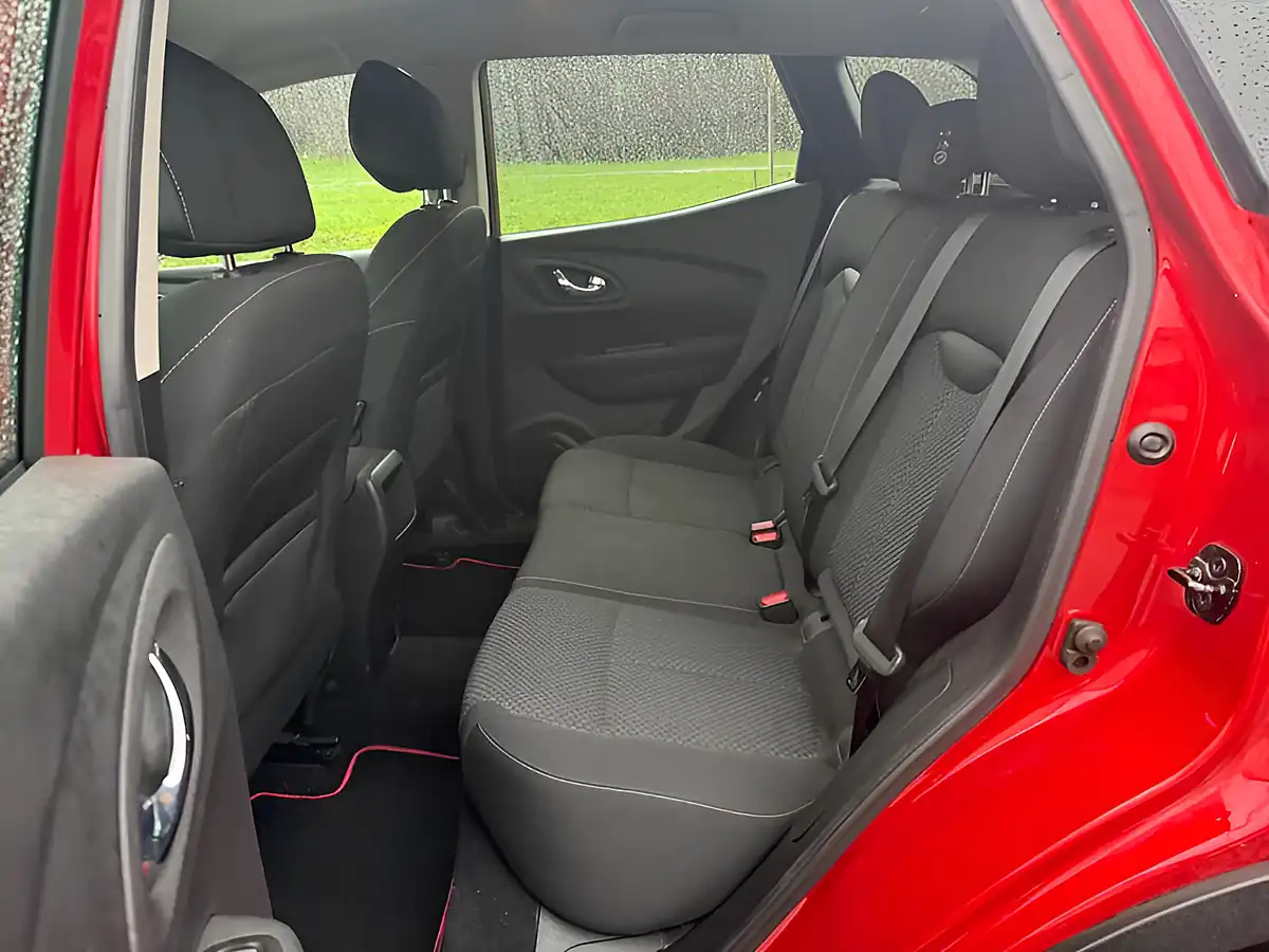 Used 2017 Renault Kadjar Dynamique Nav Red - Interior and Exterior details 7