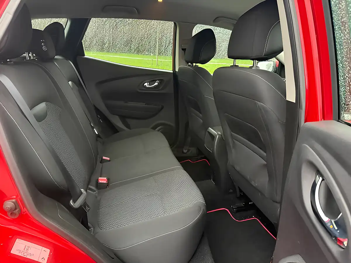 Used 2017 Renault Kadjar Dynamique Nav Red - Interior and Exterior details 8
