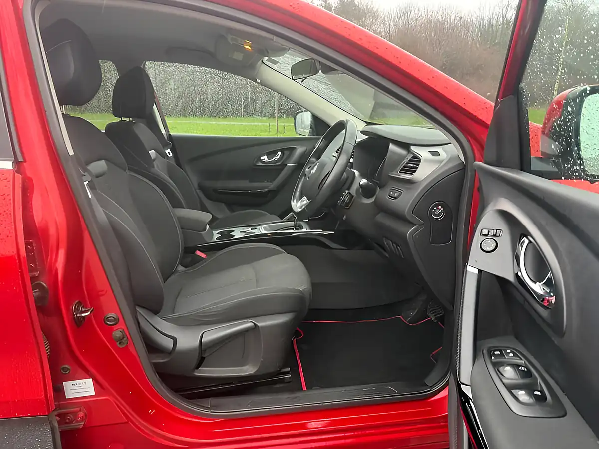 Used 2017 Renault Kadjar Dynamique Nav Red - Interior and Exterior details 9