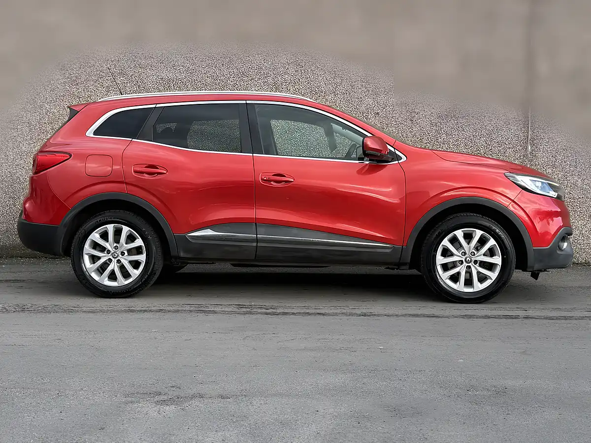 Used 2017 Renault Kadjar Dynamique Nav Red - Interior and Exterior details 3