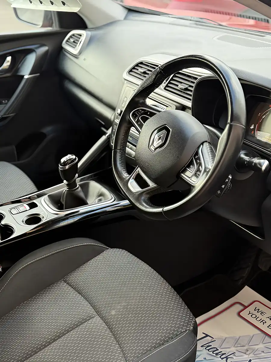 Used 2017 Renault Kadjar Dynamique Nav Red - Interior and Exterior details 7