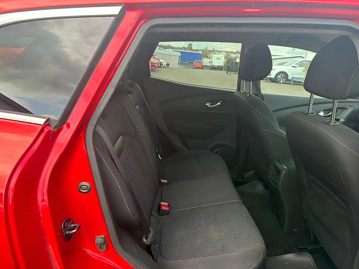 Used 2017 Renault Kadjar Dynamique Nav Red - Interior and Exterior details 11