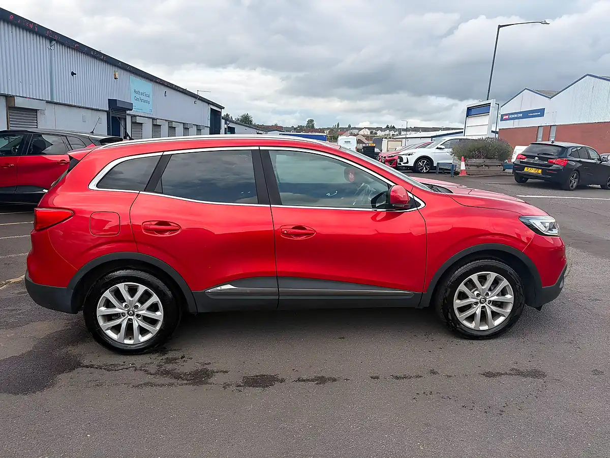Used 2017 Renault Kadjar Dynamique Nav Red - Interior and Exterior details 4