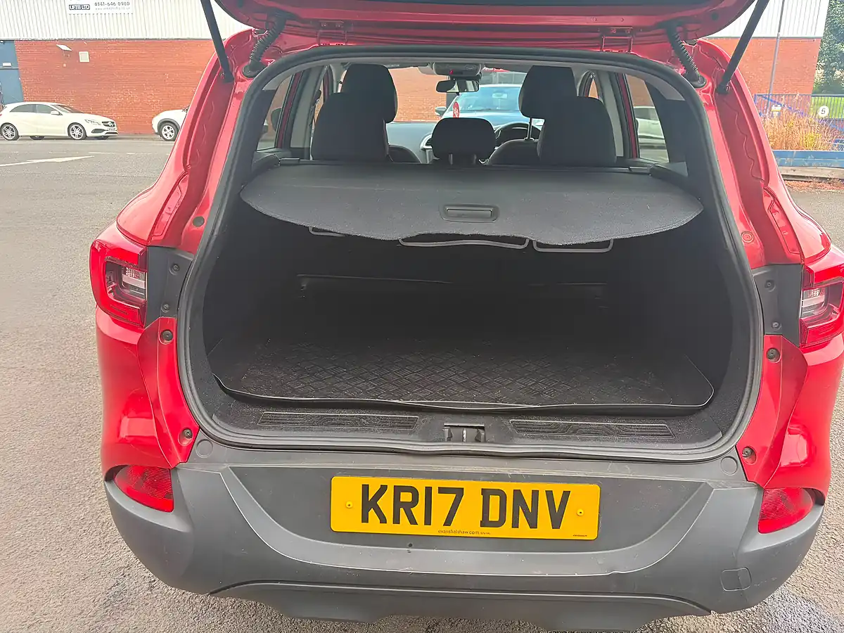 Used 2017 Renault Kadjar Dynamique Nav Red - Interior and Exterior details 9