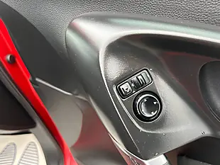 Used 2017 Renault Kadjar Dynamique Nav Red - Interior and Exterior details 14