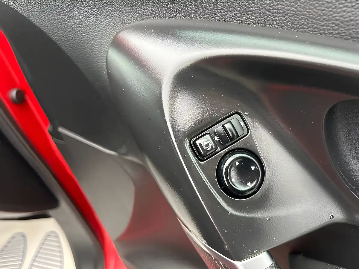 Used 2017 Renault Kadjar Dynamique Nav Red - Interior and Exterior details 14