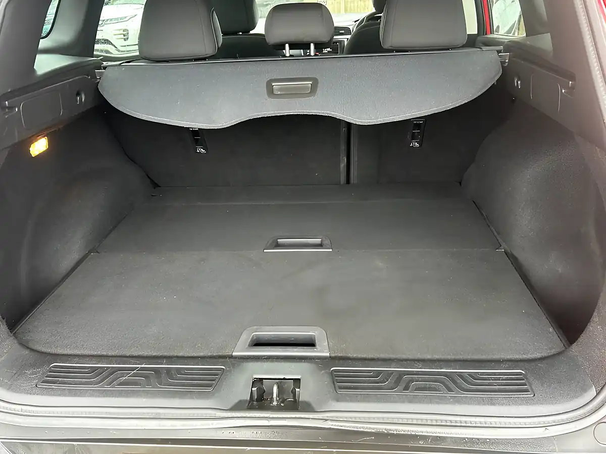 Used 2017 Renault Kadjar Dynamique Nav Red - Interior and Exterior details 8