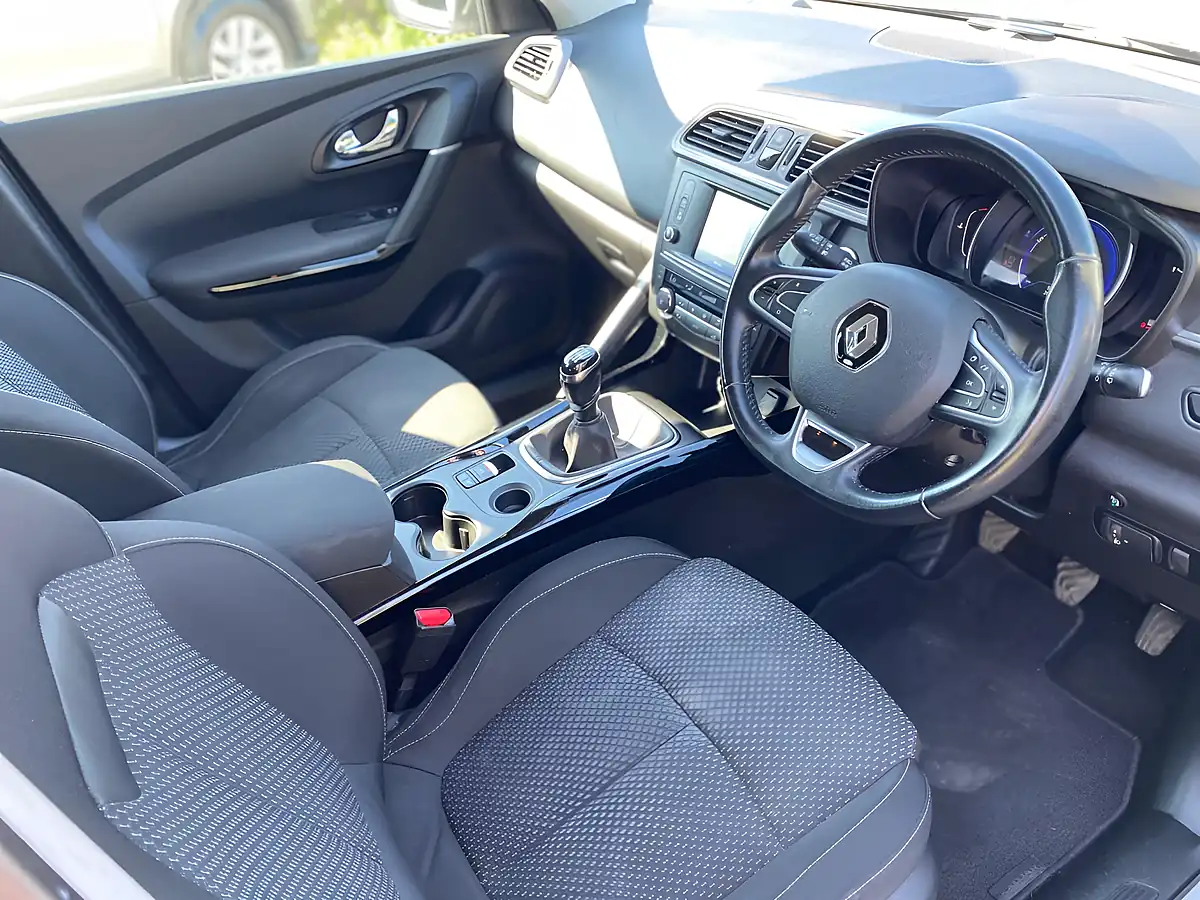 Used 2017 Renault Kadjar Dynamique Nav Silver - Interior and Exterior details 12