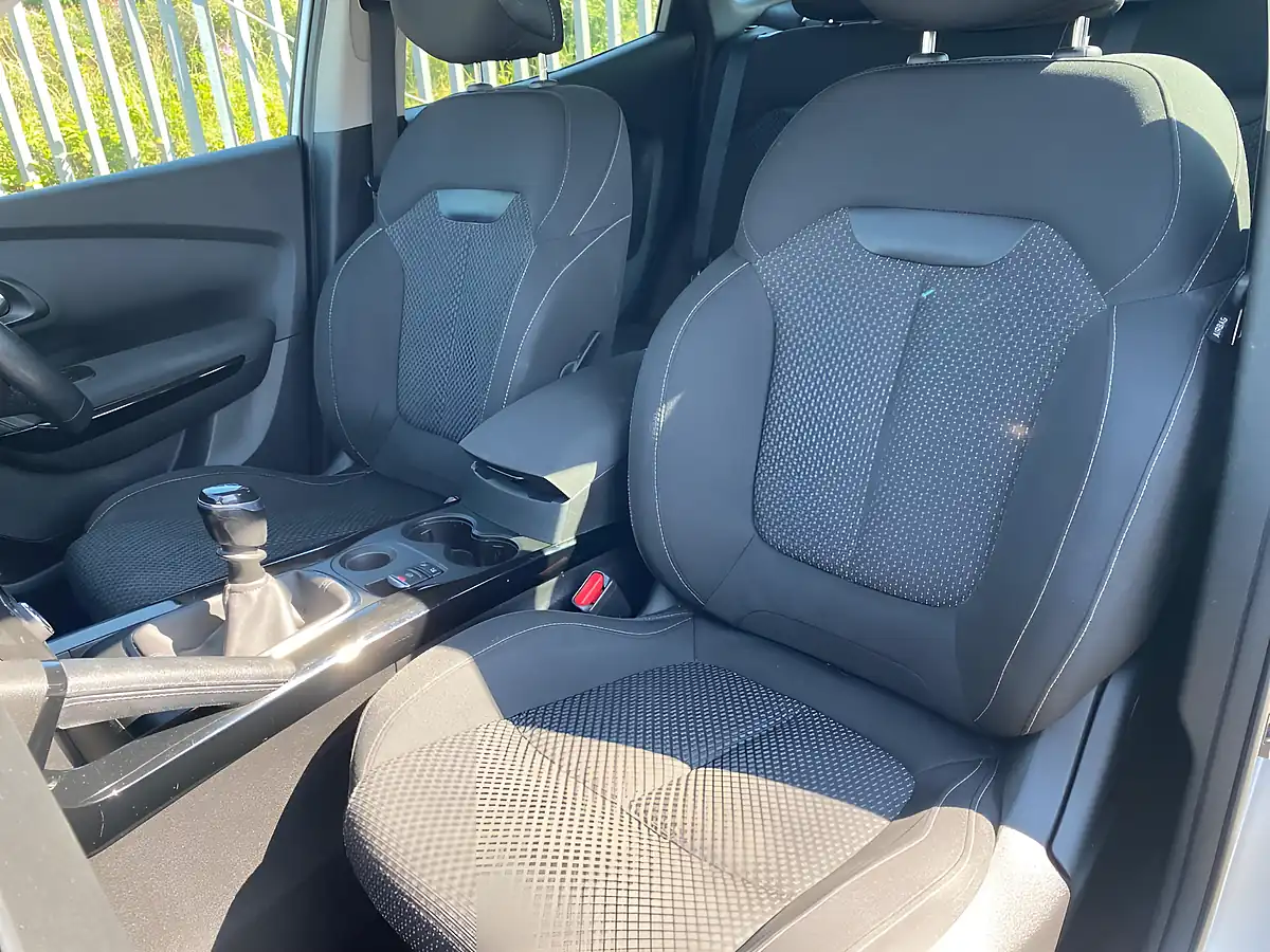 Used 2017 Renault Kadjar Dynamique Nav Silver - Interior and Exterior details 19