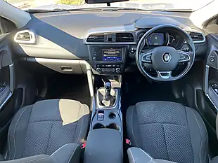 Used 2017 Renault Kadjar Dynamique Nav Silver - Interior and Exterior details 4