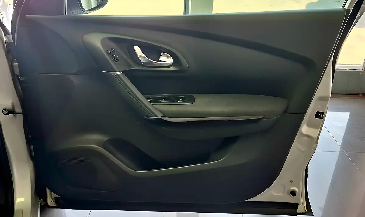 Used 2017 Renault Kadjar Dynamique Nav Silver - Interior and Exterior details 11