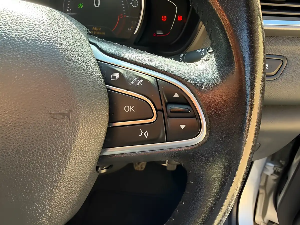 Used 2017 Renault Kadjar Dynamique Nav Silver - Interior and Exterior details 16