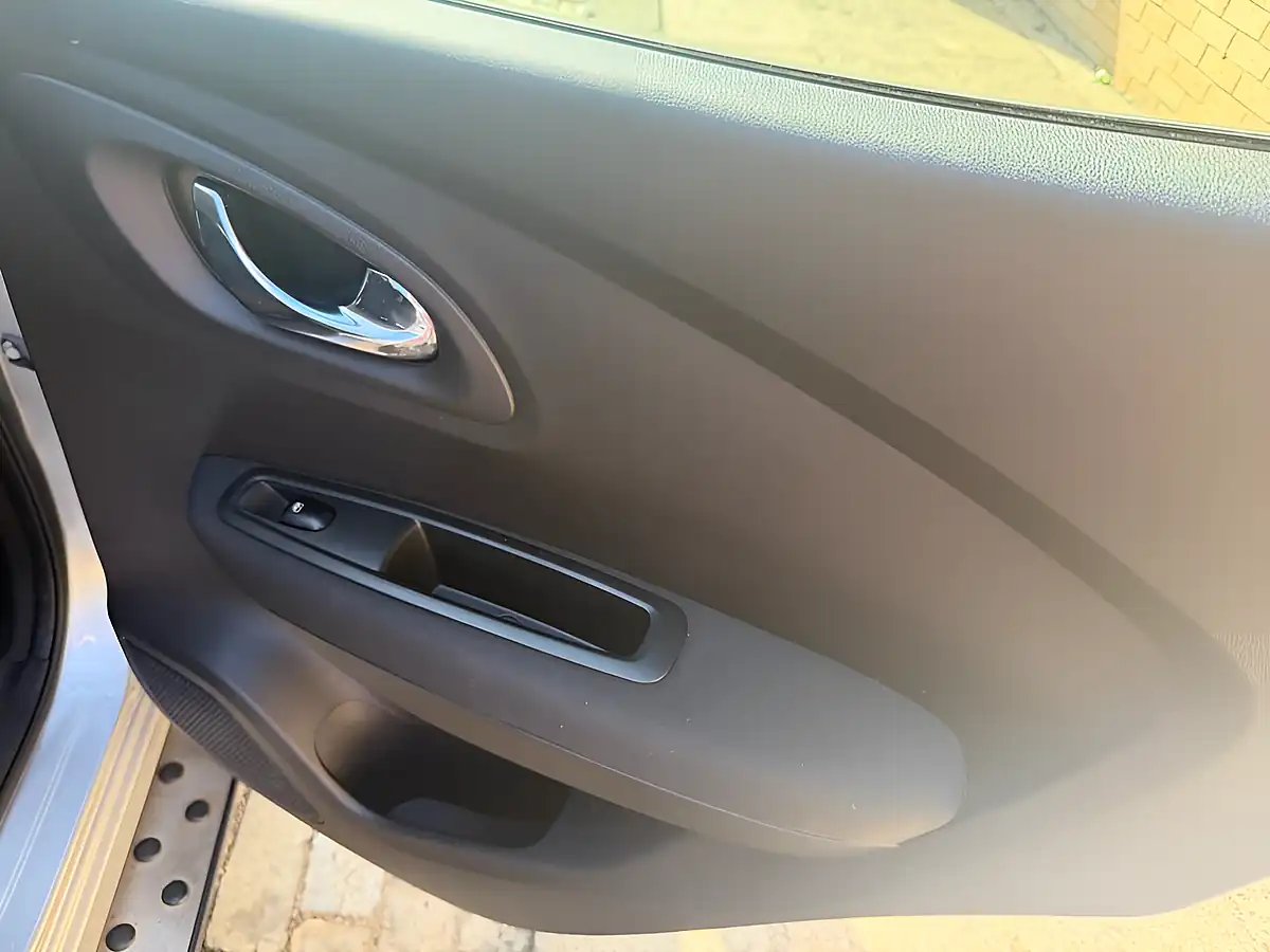 Used 2017 Renault Kadjar Dynamique Nav Silver - Interior and Exterior details 19