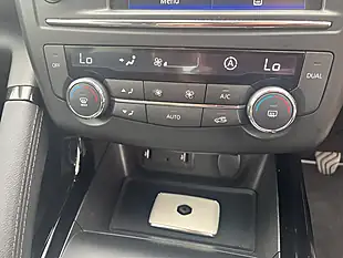 Used 2017 Renault Kadjar Dynamique Nav Titanium Grey - Interior and Exterior details 10