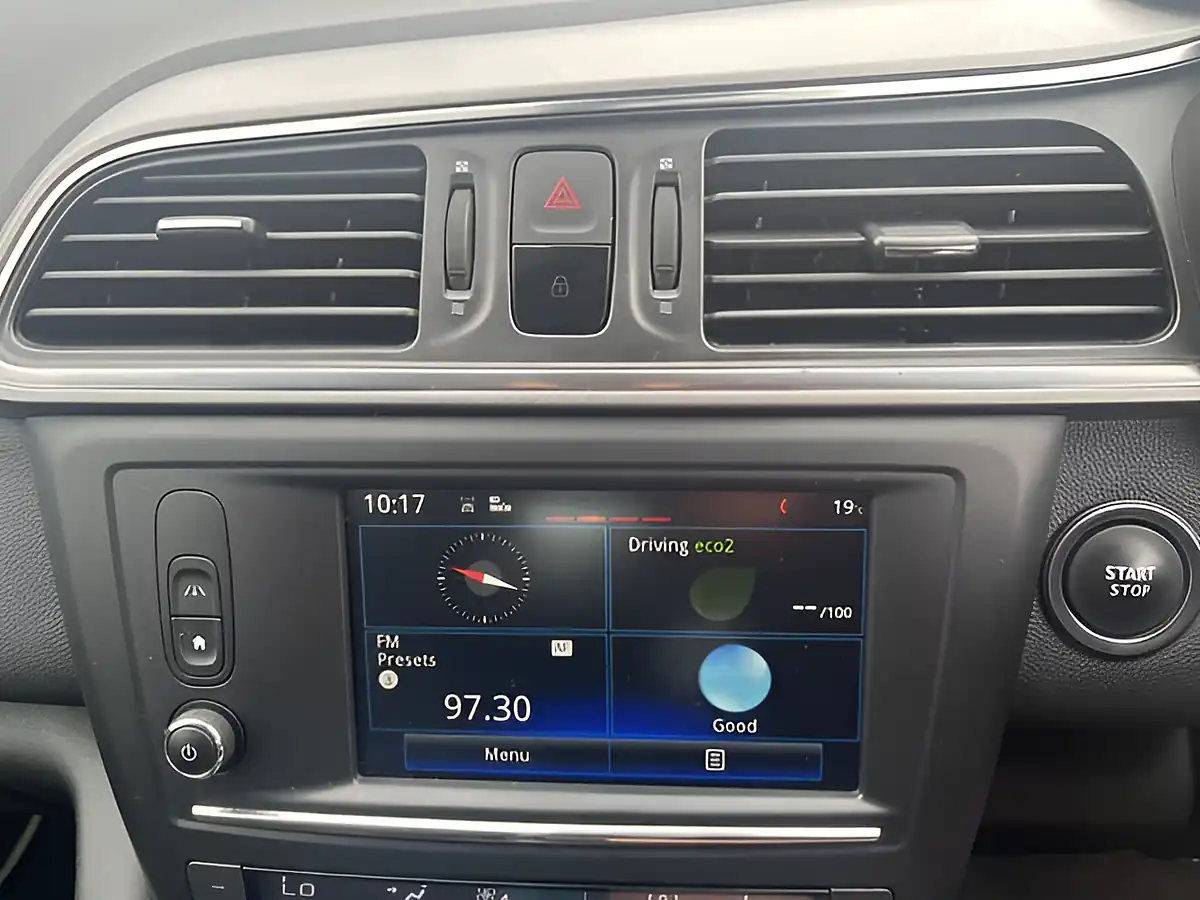 Used 2017 Renault Kadjar Dynamique Nav Titanium Grey - Interior and Exterior details 11