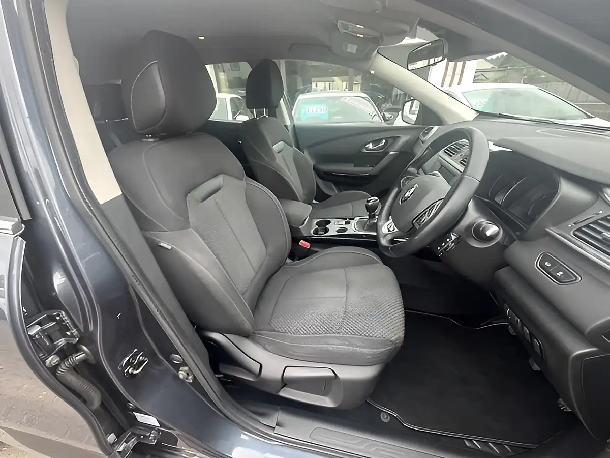 Used 2017 Renault Kadjar Dynamique Nav Titanium Grey - Interior and Exterior details 3