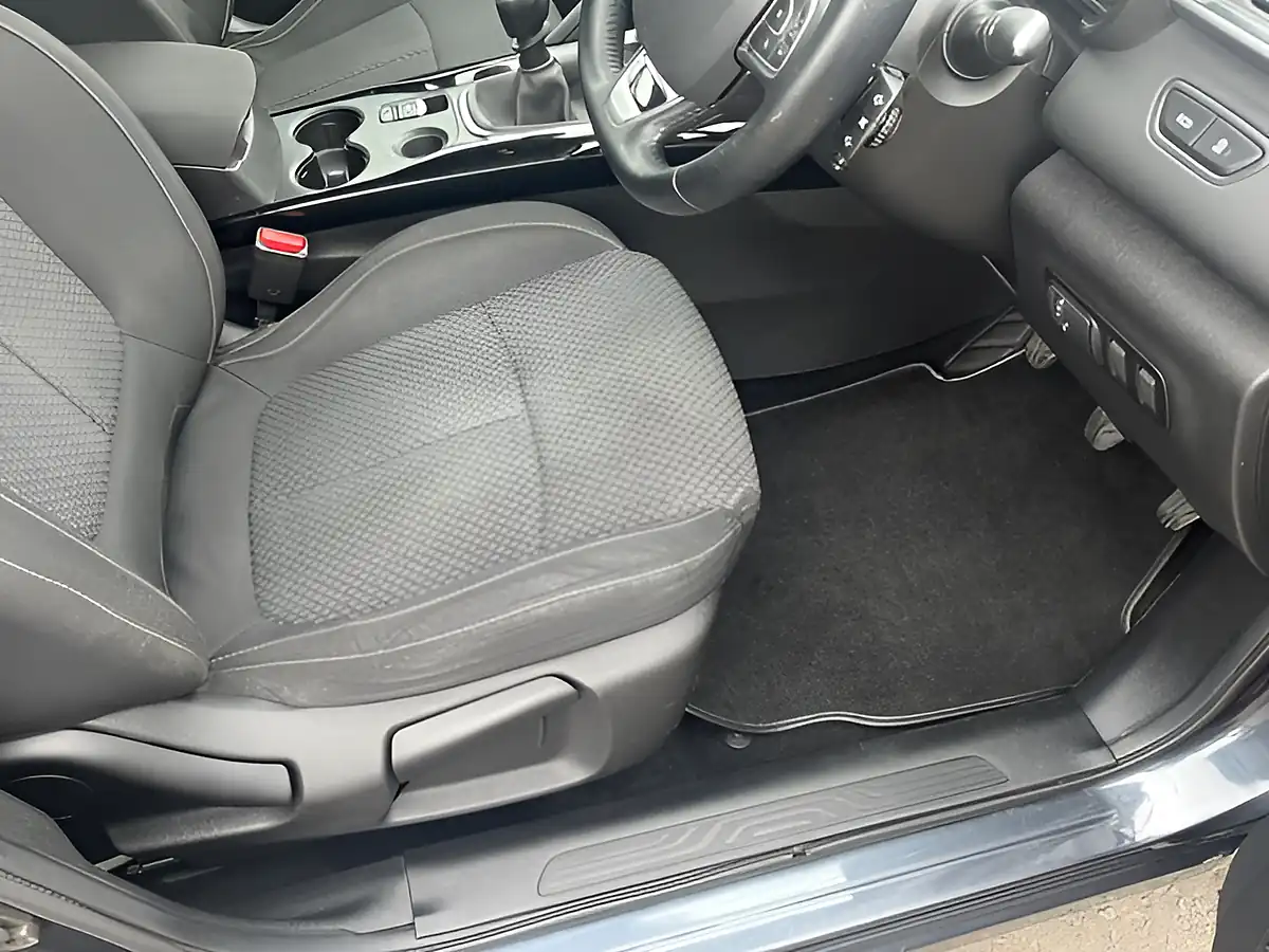 Used 2017 Renault Kadjar Dynamique Nav Titanium Grey - Interior and Exterior details 7