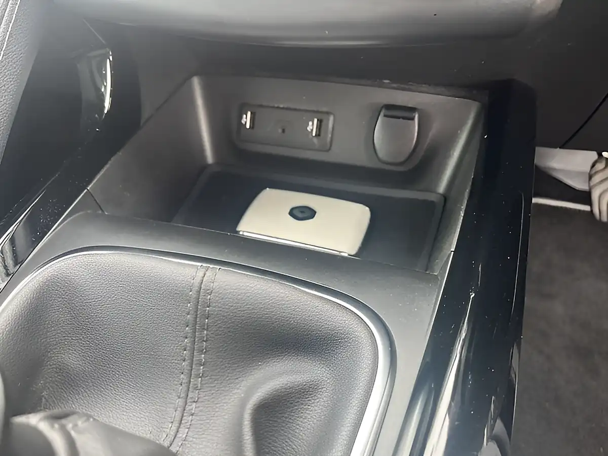 Used 2017 Renault Kadjar Dynamique Nav Titanium Grey - Interior and Exterior details 9