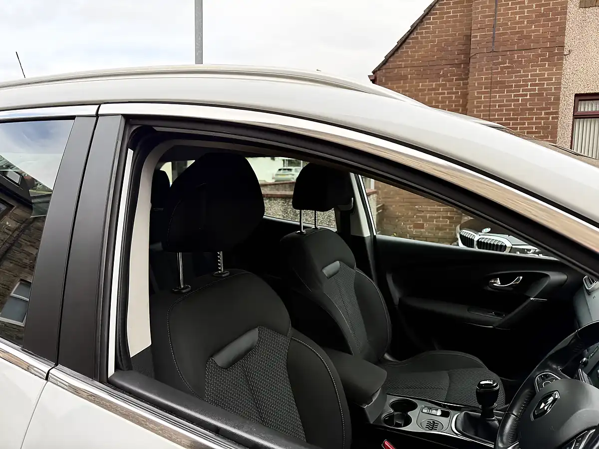 Used 2017 Renault Kadjar Dynamique Nav White - Interior and Exterior details 6