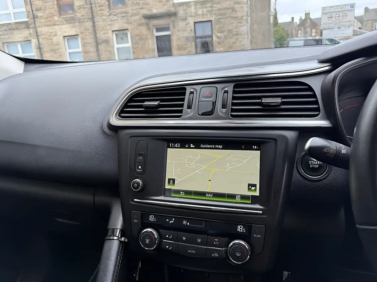 Used 2017 Renault Kadjar Dynamique Nav White - Interior and Exterior details 7