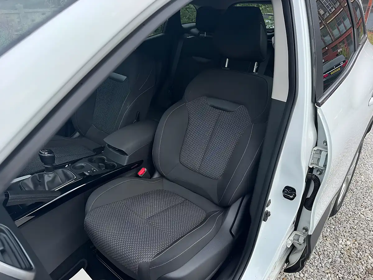 Used 2017 Renault Kadjar Dynamique Nav White - Interior and Exterior details 11