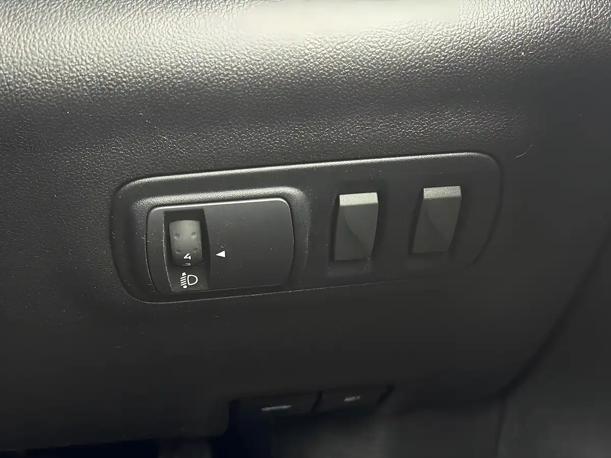 Used 2017 Renault Kadjar Dynamique Nav White - Interior and Exterior details 15