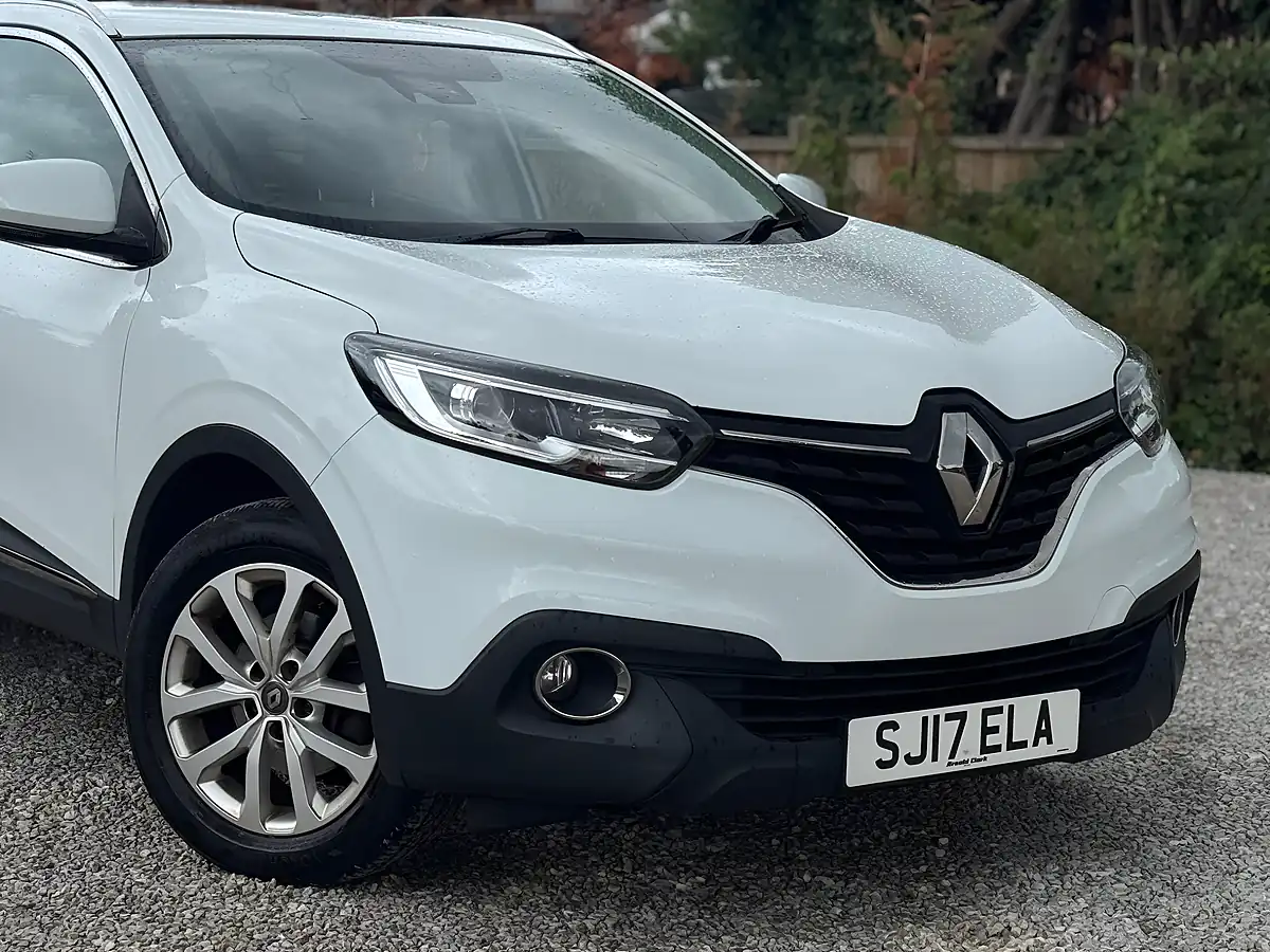 Used 2017 Renault Kadjar Dynamique Nav White - Interior and Exterior details 16