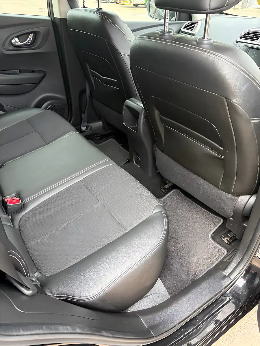 Used 2017 Renault Kadjar Dynamique S Nav Black - Interior and Exterior details 6