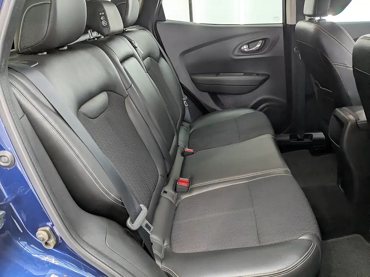Used 2017 Renault Kadjar Dynamique S Nav Blue - Interior and Exterior details 12