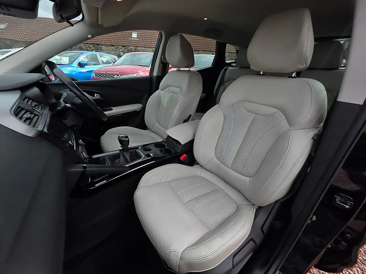 Used 2017 Renault Kadjar Dynamique S Nav Diamond Black - Interior and Exterior details 10