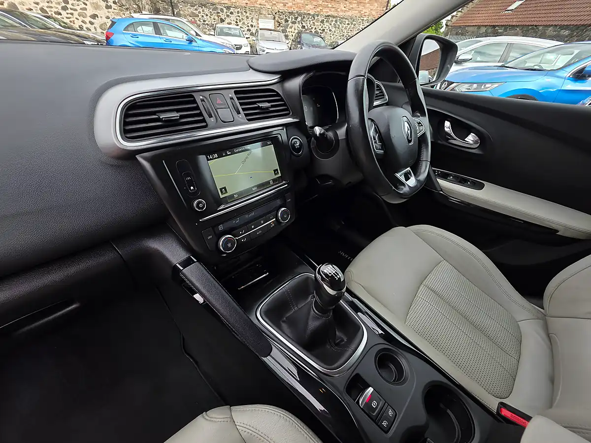Used 2017 Renault Kadjar Dynamique S Nav Diamond Black - Interior and Exterior details 11