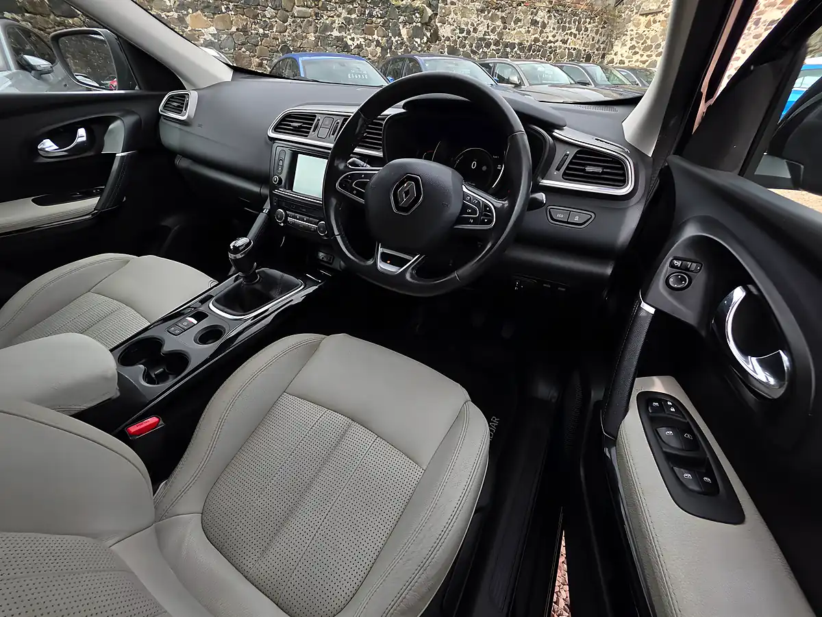 Used 2017 Renault Kadjar Dynamique S Nav Diamond Black - Interior and Exterior details 8