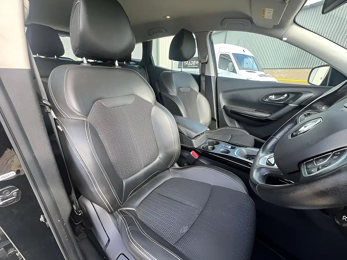 Used 2017 Renault Kadjar Dynamique S Nav Diamond Black - Interior and Exterior details 14