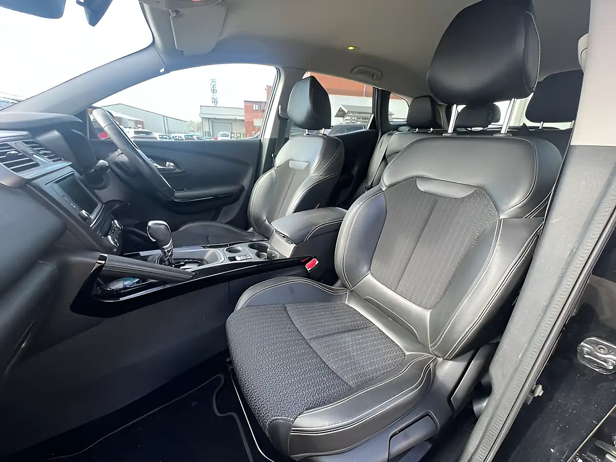 Used 2017 Renault Kadjar Dynamique S Nav Diamond Black - Interior and Exterior details 16