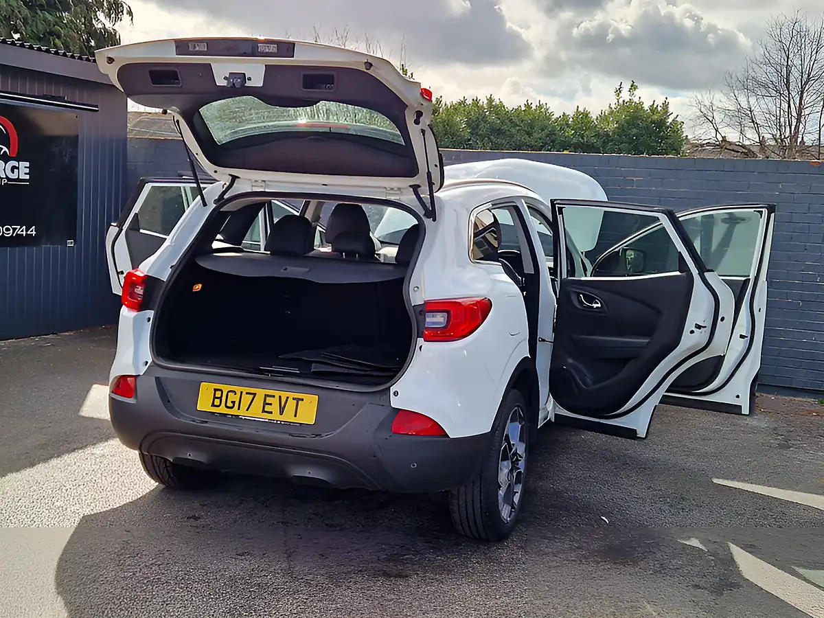 Used 2017 Renault Kadjar Dynamique S Nav Edc White - Interior and Exterior details 12