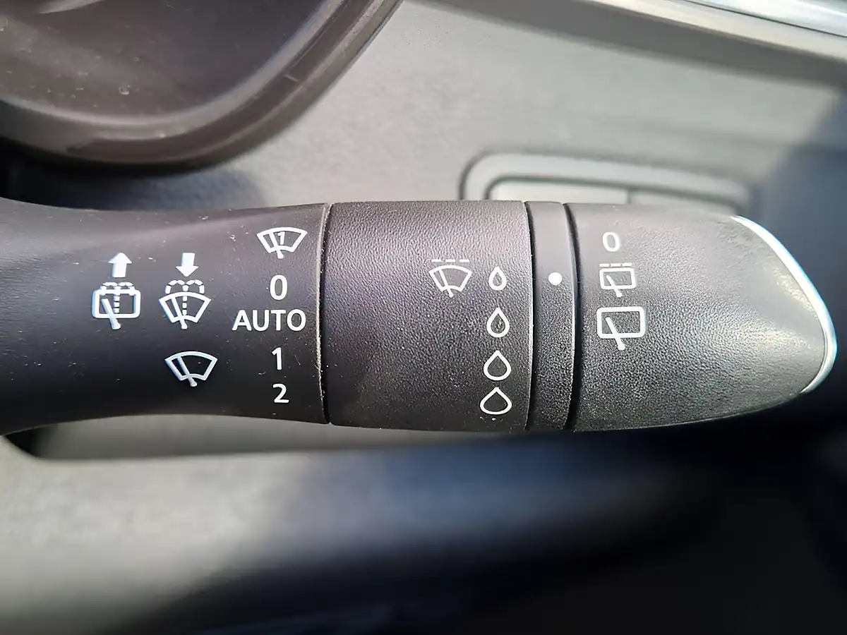 Used 2017 Renault Kadjar Dynamique S Nav Edc White - Interior and Exterior details 18
