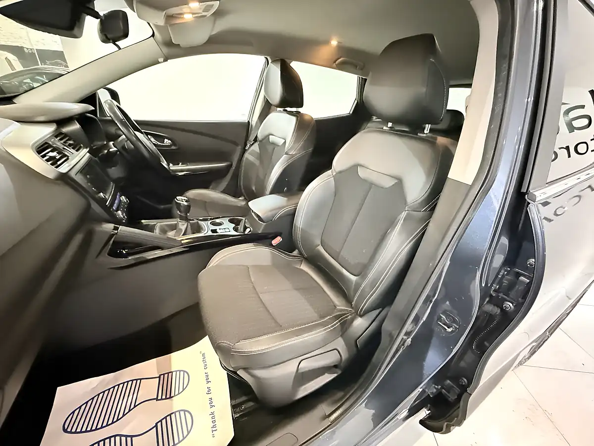 Used 2017 Renault Kadjar Dynamique S Nav Grey - Interior and Exterior details 17