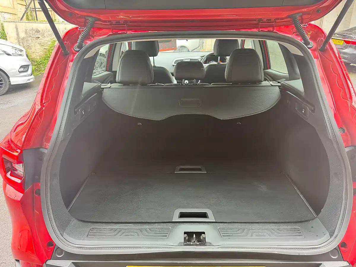 Used 2017 Renault Kadjar Dynamique S Nav Red - Interior and Exterior details 11