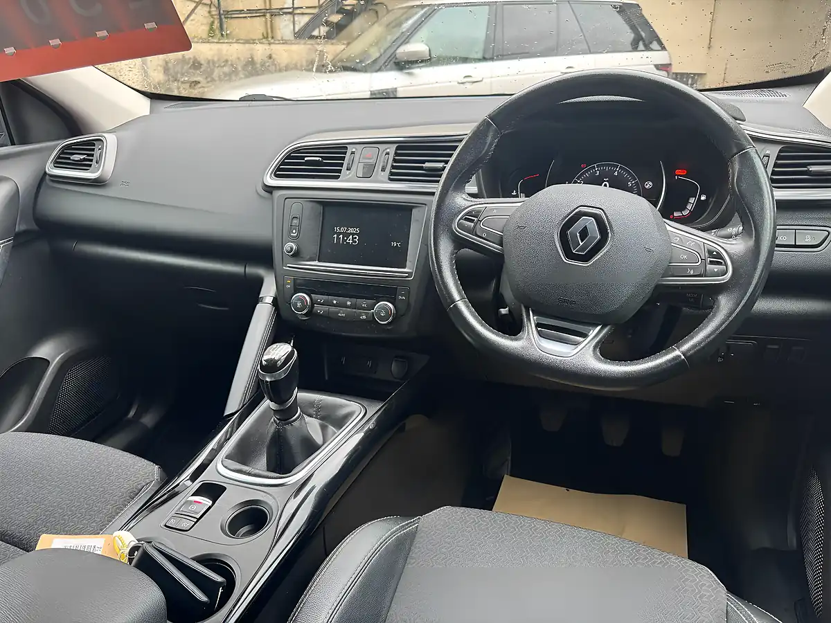 Used 2017 Renault Kadjar Dynamique S Nav Red - Interior and Exterior details 12