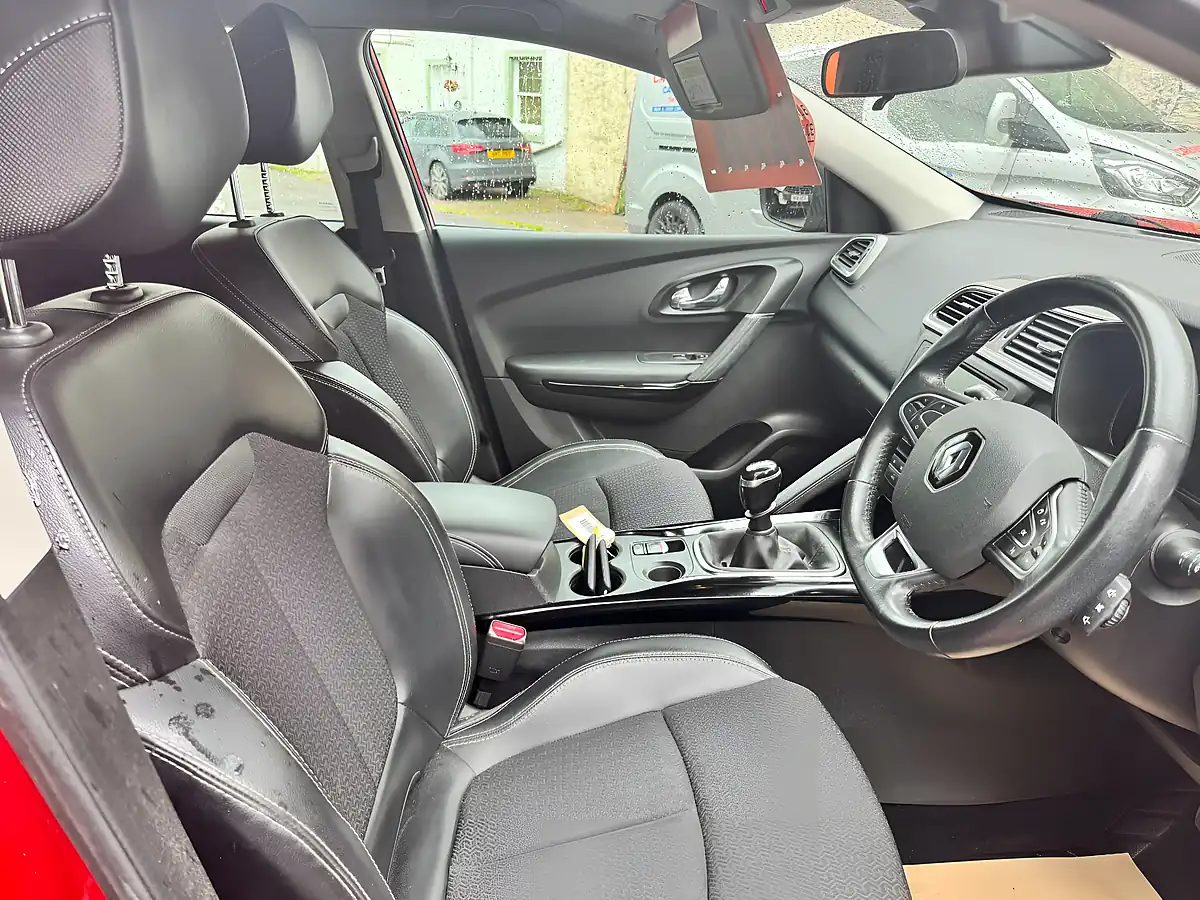 Used 2017 Renault Kadjar Dynamique S Nav Red - Interior and Exterior details 9