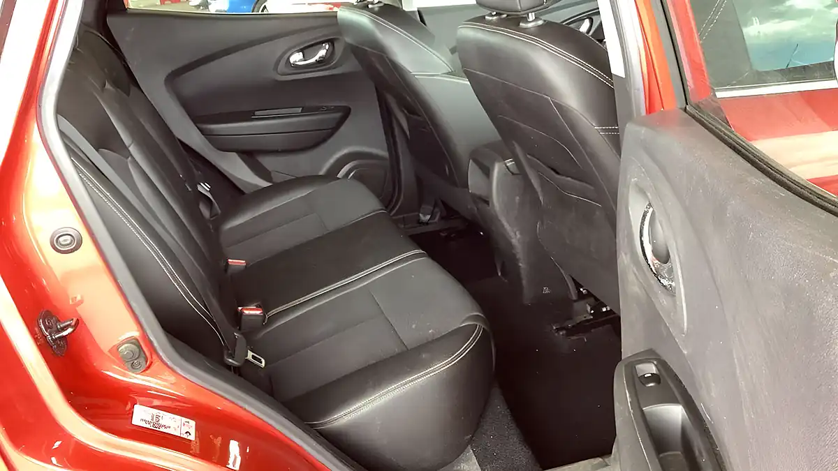 Used 2017 Renault Kadjar Dynamique S Nav Red - Interior and Exterior details 10