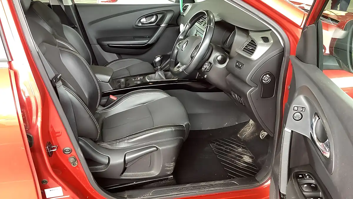 Used 2017 Renault Kadjar Dynamique S Nav Red - Interior and Exterior details 11