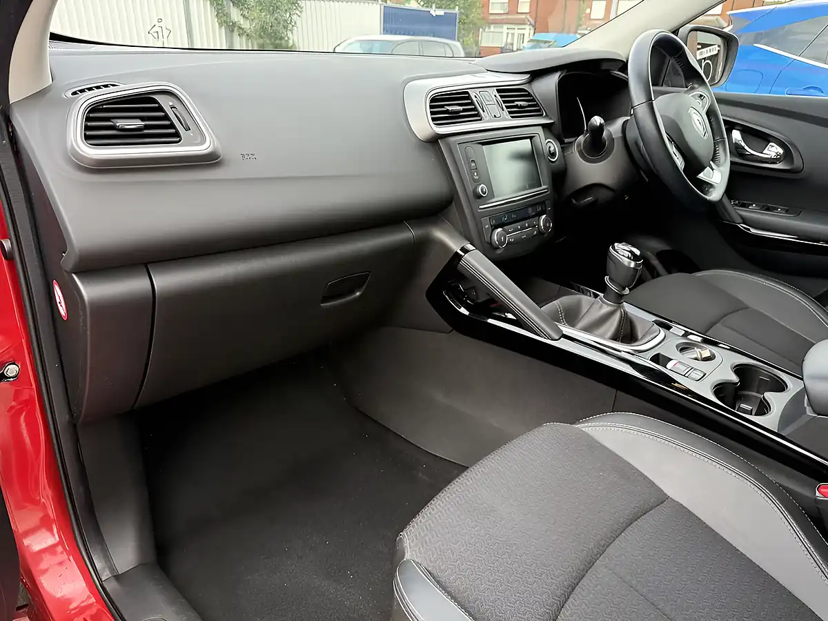 Used 2017 Renault Kadjar Dynamique S Nav Red - Interior and Exterior details 10