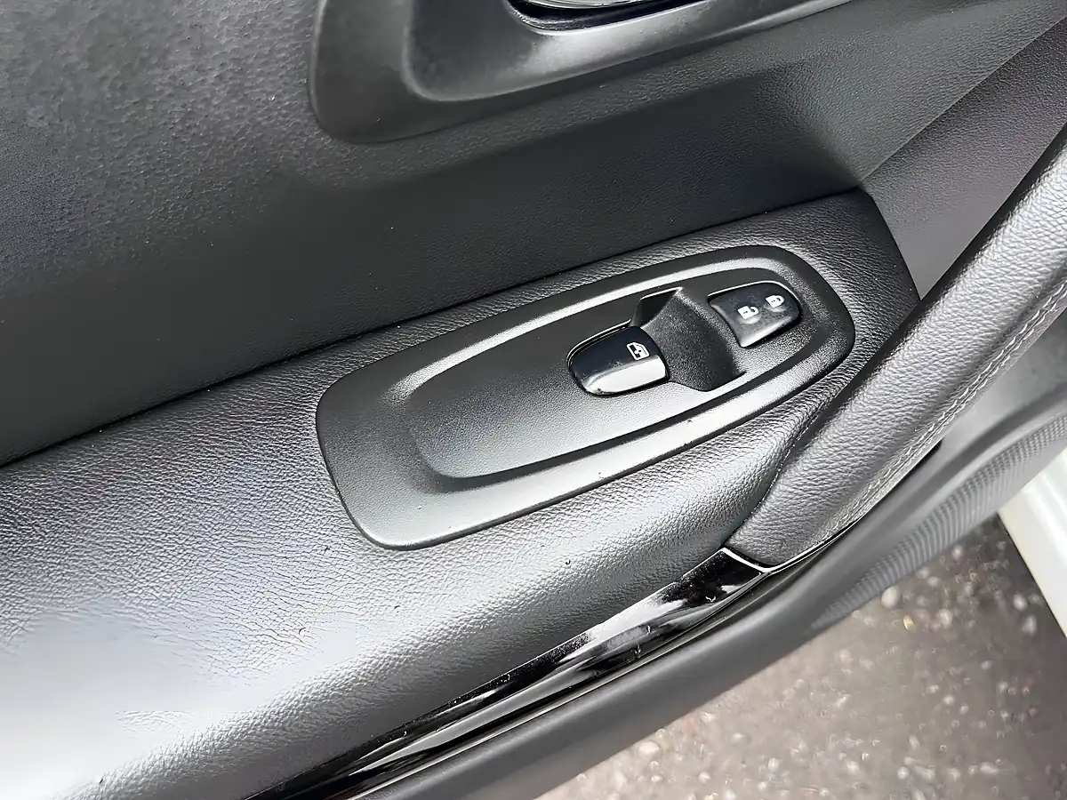 Used 2017 Renault Kadjar Dynamique S Nav White - Interior and Exterior details 20